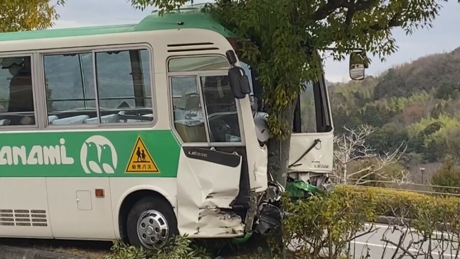 事故をした園児バス