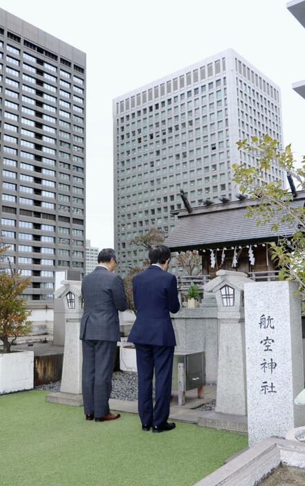 航空会館の屋上にある航空神社＝2日、東京都港区