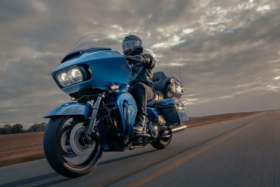 ロードグライドリミテッド[Harley-Davidson 2024]1,868ccのMilwaukee-Eight 114を搭載し、シャークノーズタイプのフェアリングを備えるロードグライドシリーズのフラッグシップモデル。