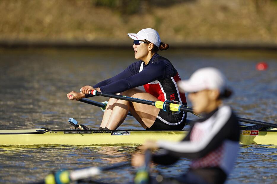 女子シングルスカル決勝の米川志保＝戸田漕艇場