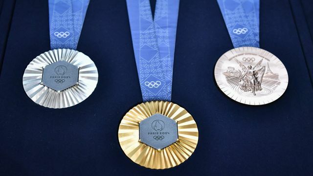 パリ五輪のメダル(写真：アフロ)