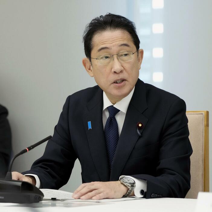 能登半島地震の「復旧・復興支援本部」の会合で発言する岸田首相＝16日午前、首相官邸