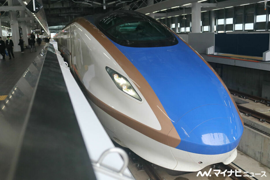 JR西日本の車両W7系を使用し、北陸新幹線金沢～敦賀間で報道試乗会が行われた