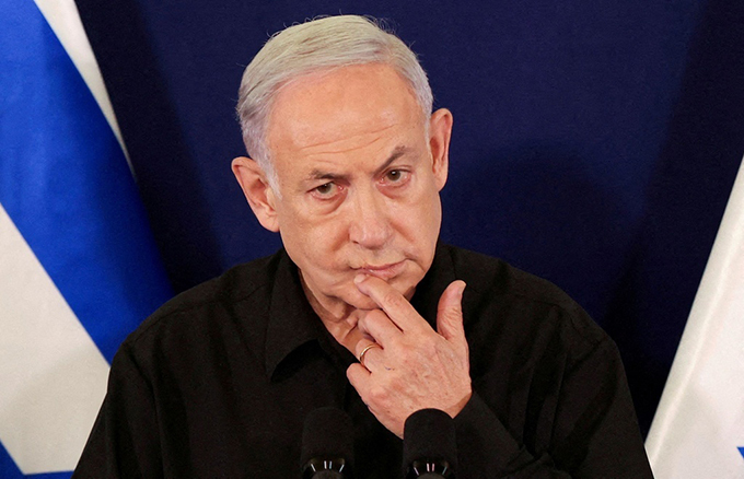 記者会見するイスラエルのネタニヤフ首相＝2023年10月、中部テルアビブ（ロイター＝共同）　写真提供：共同通信社