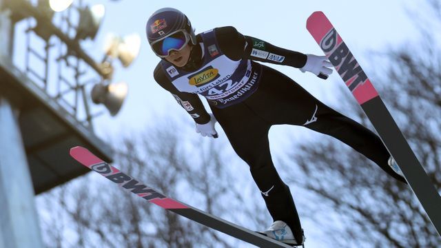 スキージャンプの小林陵侑選手（写真：時事）