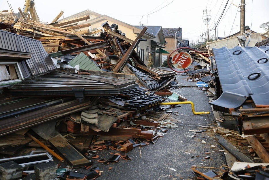 石川県珠洲市で倒壊した家屋＝1月6日