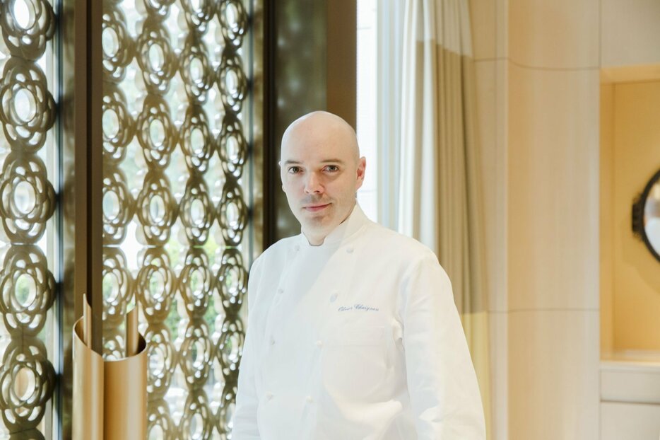 ロオジエ エクゼクティブシェフのオリヴィエ・シェニョン。「ピエール・ガニェ―ル」のパリ本店などで経験を積み、「ピエール・ガニェール・ア・東京」の総料理長として来日。2013年「ロオジエ」のエグゼクティブシェフに就任。