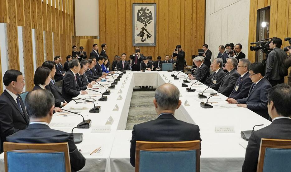 政府が首相官邸で開いた物流業界との意見交換会＝16日午前