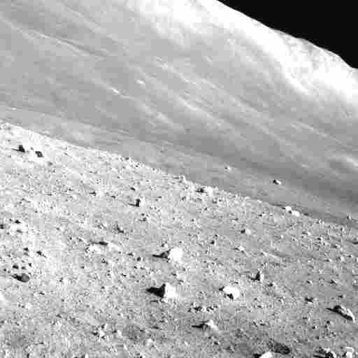 26日、探査機「SLIM」が「越夜」後に撮影した月面の写真（JAXA提供）