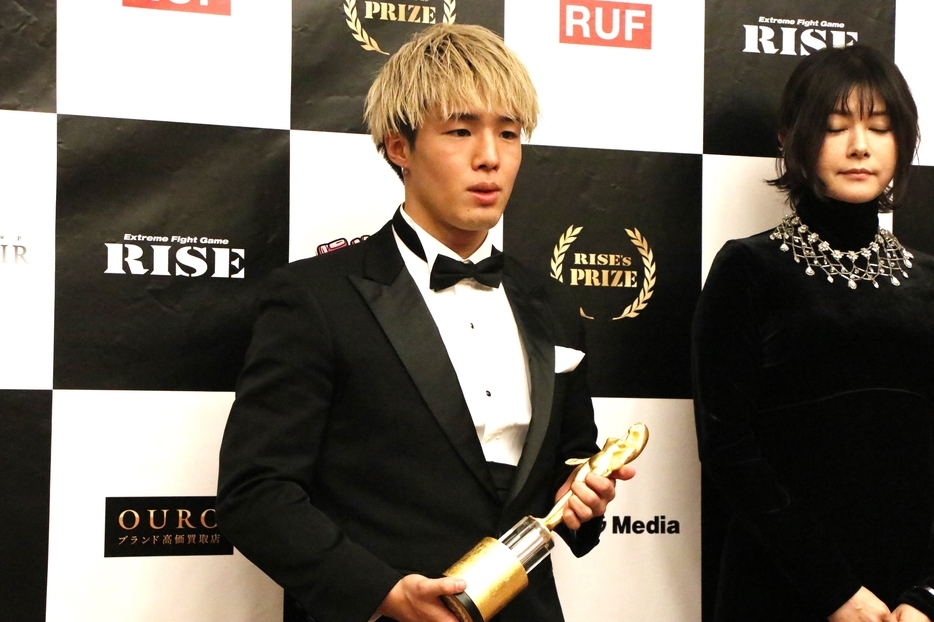 初のRISE年間表彰式でMVPを獲得した田丸辰