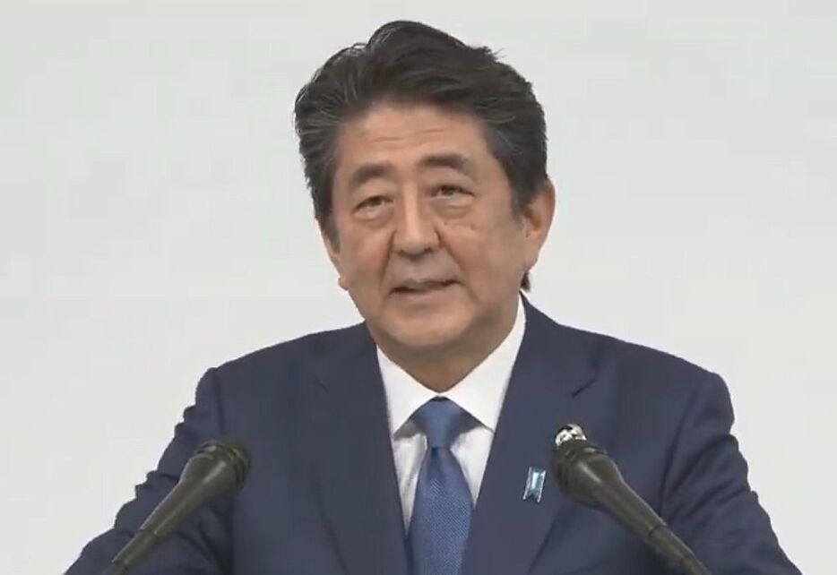 閉幕後に議長国会見を行った安倍首相