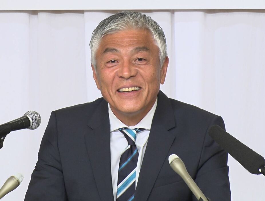 [画像]埼玉県知事選への立候補を表明した青島健太氏