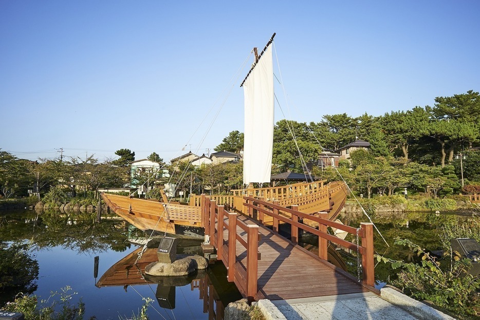 [資料写真]山形県酒田市にある日和山公園に展示されている千石船（北前船）（アフロ）