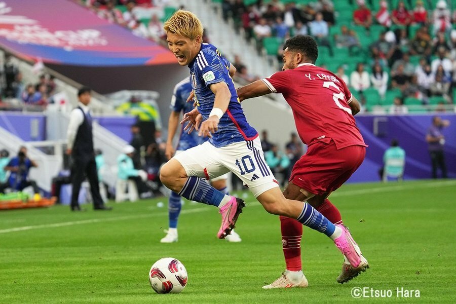 アジア杯インドネシア戦で、上田綺世の2点目をアシストした堂安律(写真)。だが、インドネシアの諦めないディフェンスには苦戦を強いられる場面も。撮影／原悦生（Sony　α‐使用）