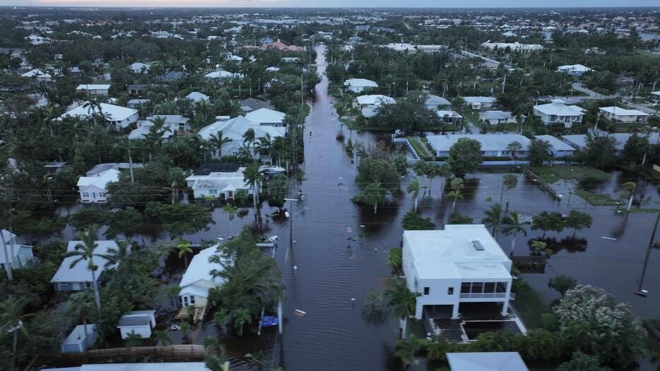 ハリケーン「ミルトン」による洪水で浸水した地域＝10日、米南部フロリダ州（ゲッティ＝共同）