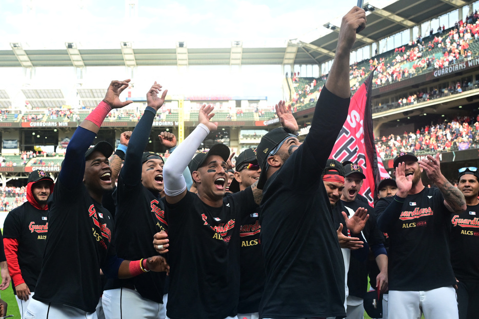 　ＭＬＢは１２日、ア・リーグ地区シリーズの第５戦を行い、ガーディアンズがタイガースに７─３で勝利。通算３勝２敗でリーグ優勝決定シリーズ進出を決めた（２０２４年　ロイター/Ken Blaze-Imagn Images）