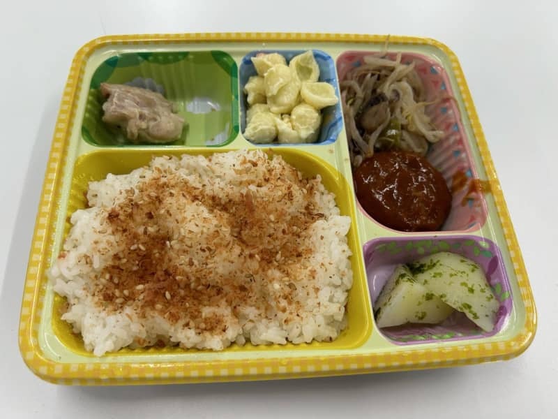 夏休みに学童クラブで提供が始まった昼食（横浜市提供）