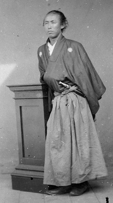 坂本龍馬（出典：Wikimedia Commons／1866年または1867年／Public Domain）