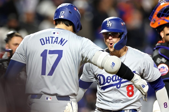 大谷（左）の前で打席に入る意識について語ったキケ・ヘルナンデス（右）。(C) Getty Images