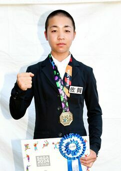 馬術少年スピードアンドハンディネスで優勝した服部生選手＝兵庫県