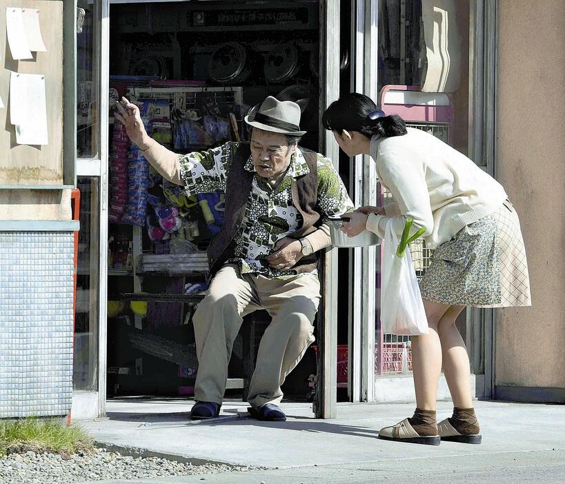 「ナミヤ雑貨店の奇蹟」のワンシーンを演じる西田さん（2017年）