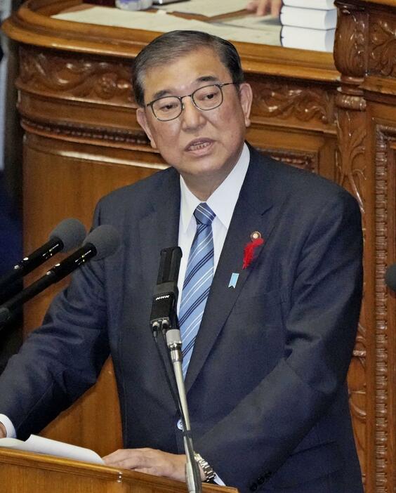 衆院本会議で答弁する石破首相＝7日午後