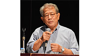 講演する田里氏＝9月28日、那覇市