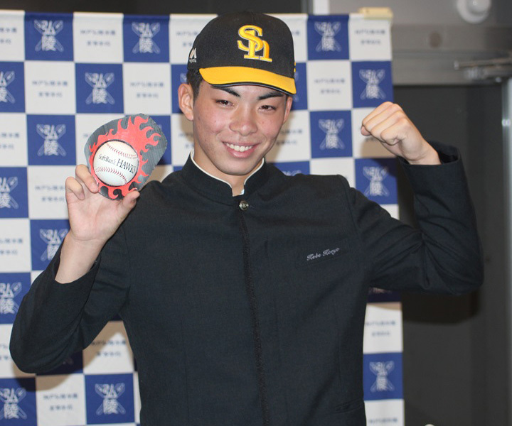 ソフトバンクからドラフト1位で指名された神戸弘陵高・村上[写真=服部健太郎]