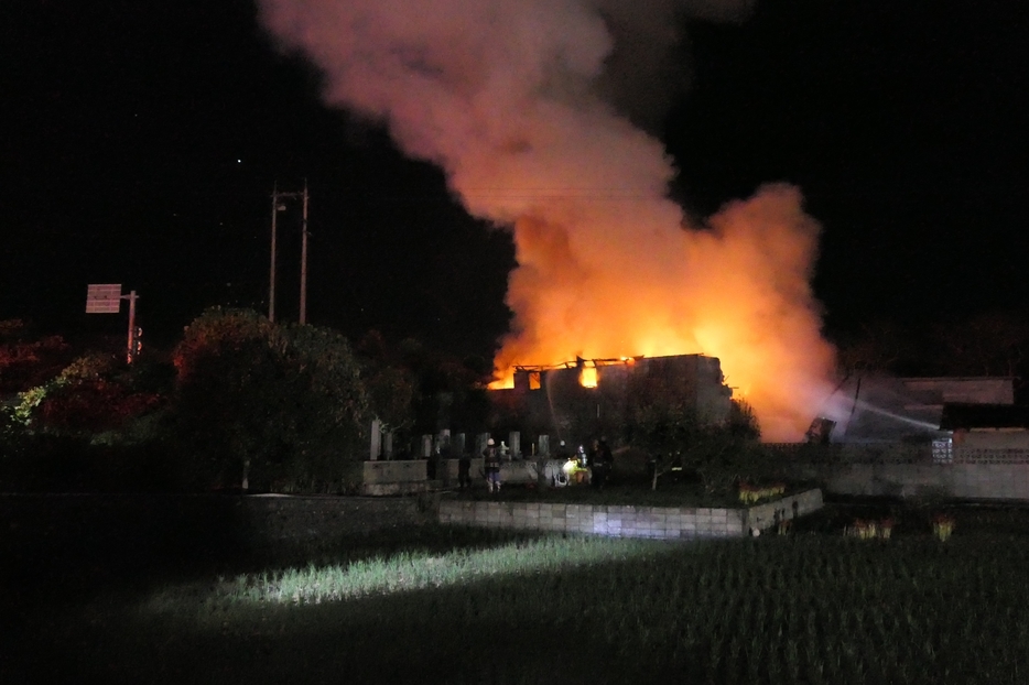 押入で発生した農業用倉庫の火災=岡山県津山市で