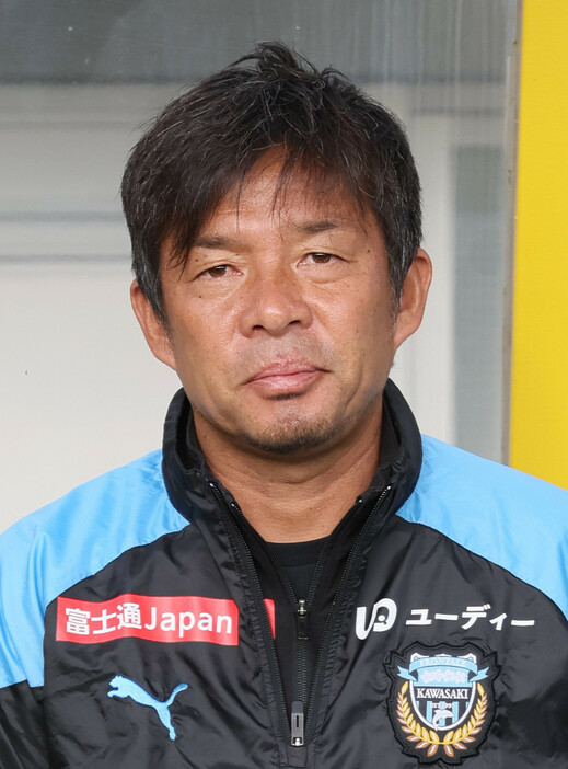 Ｊ１川崎は１６日、鬼木達監督（５０）が契約満了に伴い今季限りで退任すると発表した。２０１７年に監督に就任し、同年クラブをＪ１初優勝に導くなど、８シーズンでＪ１を２度連覇して優勝４度。