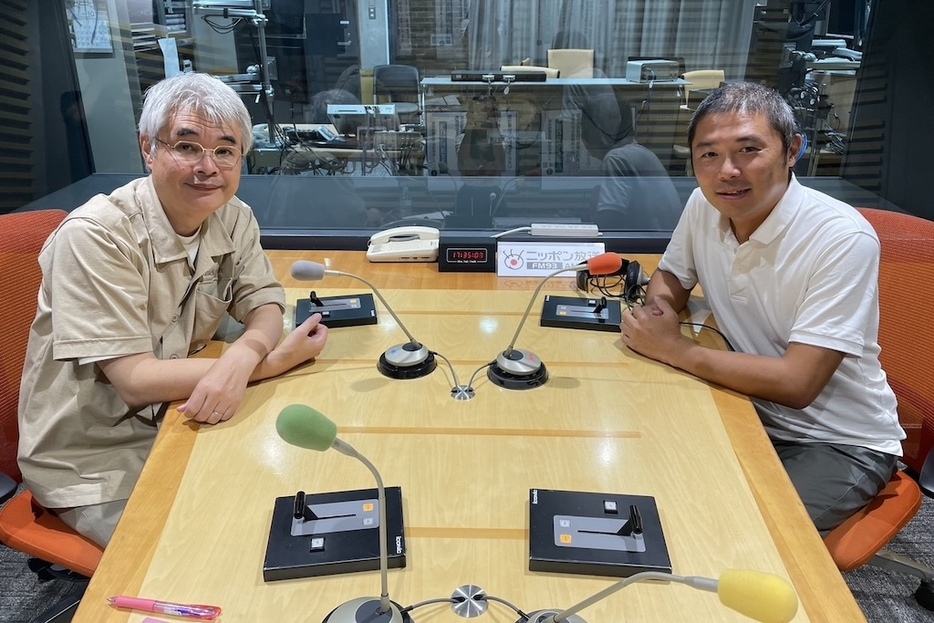 ニッポン放送・煙山光紀アナウンサー（左）と野球ライターの菊地高弘さん（撮影＝ニッポン放送ショウアップナイター）