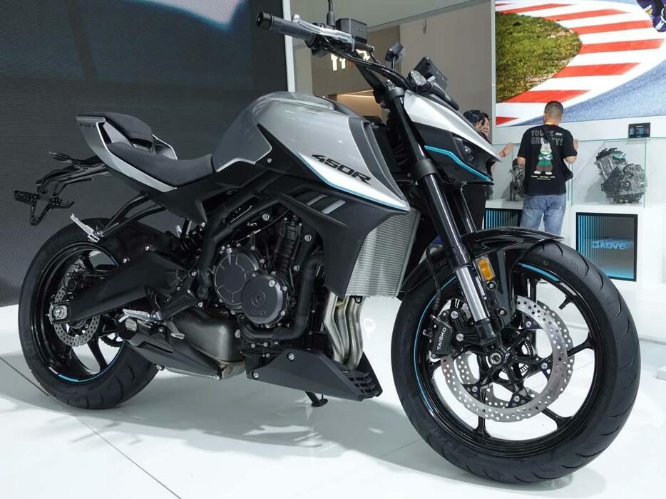 4気筒450ccのネイキッド「450R」が中国のKOVE MOTOから登場