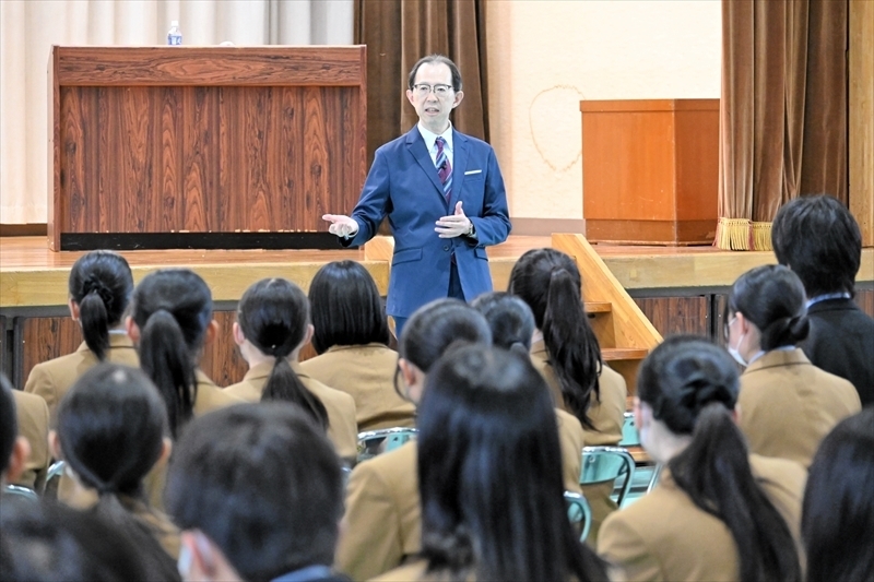 県総合計画について説明する内堀知事