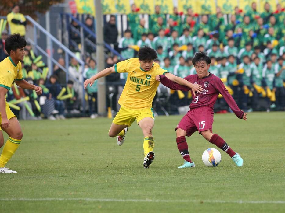 後半40+3分、旭川実高MF柿崎陽太(2年=SSSジュニアユース出身)が左足シュートを決めて3-1(Taro YOSHIDA)