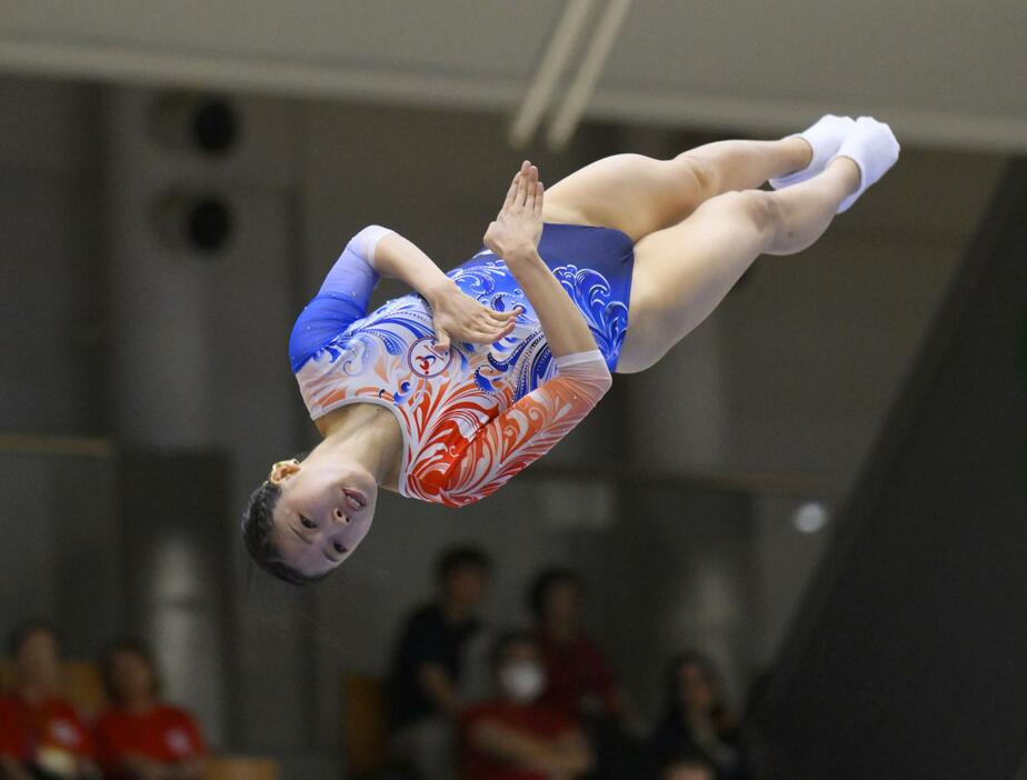 個人女子の予選を1位で通過した宇山芽紅＝福井市体育館