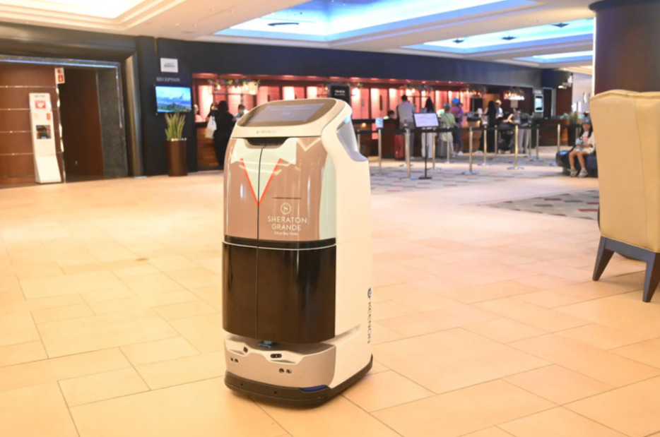 シェラトン・グランデ・トーキョーベイ・ホテルで働く配送ロボット「BUTLERBOT W3」