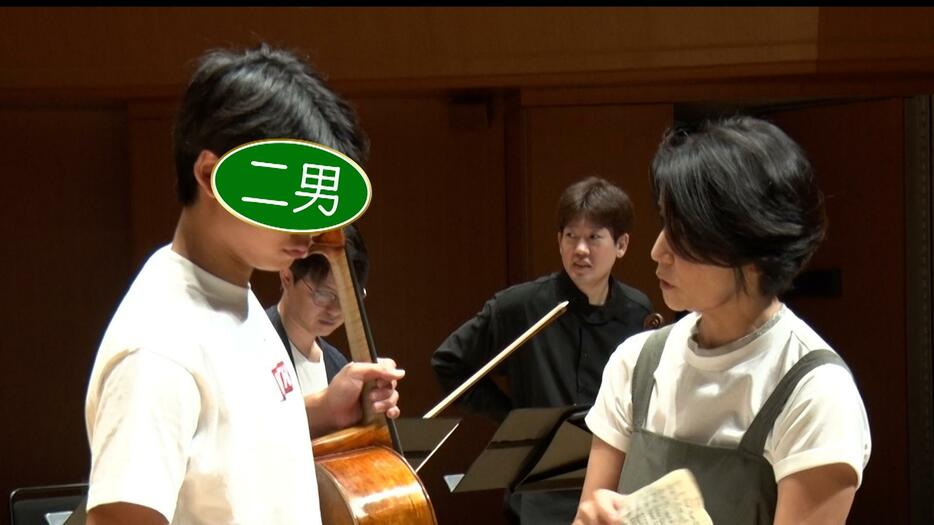 10月23日放送の「1周回って知らない話 親子の絆＆家庭のウラ事情を全部告白SPの一場面＝日本テレビ提供