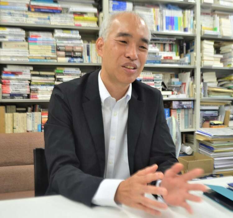 山梨大大学院の藤原真史准教授（平尾孝撮影）