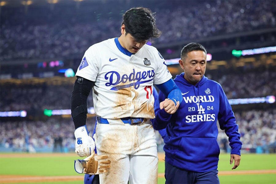 二塁上で苦悶の表情を浮かべるドジャース・大谷翔平【写真：Getty Images】