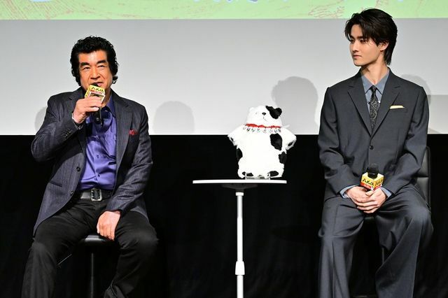 イベントに親子で登場した藤岡弘、さんと藤岡真威人さん　(C)2024 『八犬伝』FILM PARTNERS.