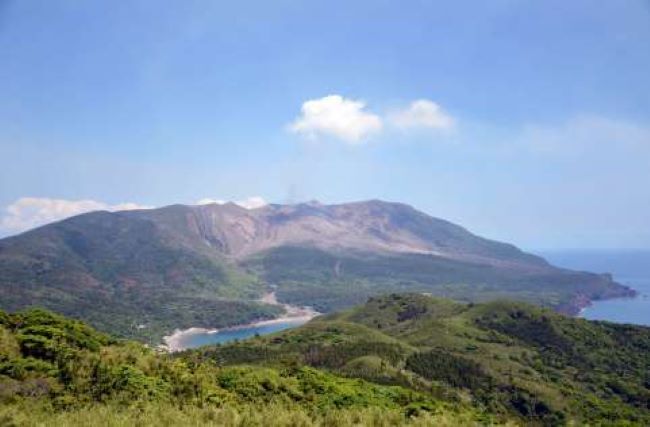 〈資料写真〉口永良部島・新岳