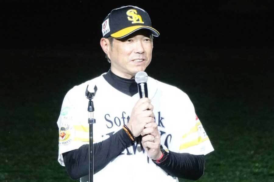 セレモニーで挨拶するソフトバンク・小久保裕紀監督【写真：竹村岳】