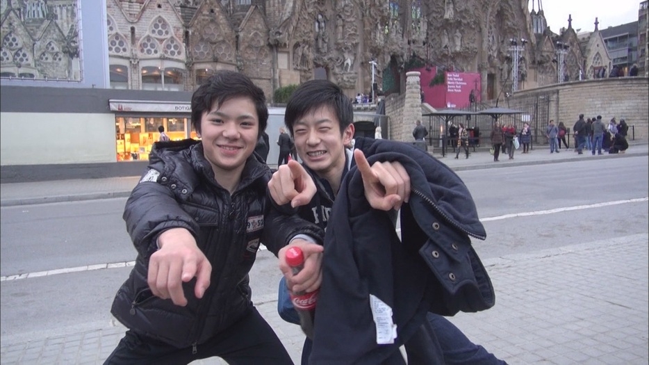 山本草太選手と宇野昌磨さん(2014年、スペイン)