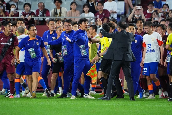 神戸対山東で乱闘騒ぎが起きた。写真：田中研治（サッカーダイジェスト写真部）