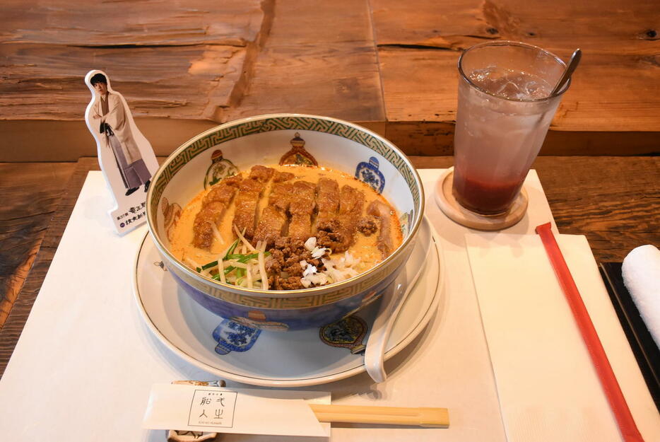 藤井聡太竜王の昼食「パイコー担々麺」（日本将棋連盟提供）