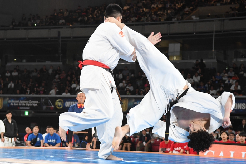 鮮やかな胴廻し回転蹴りによる一本勝ちで東京体育館を沸かせた塚本