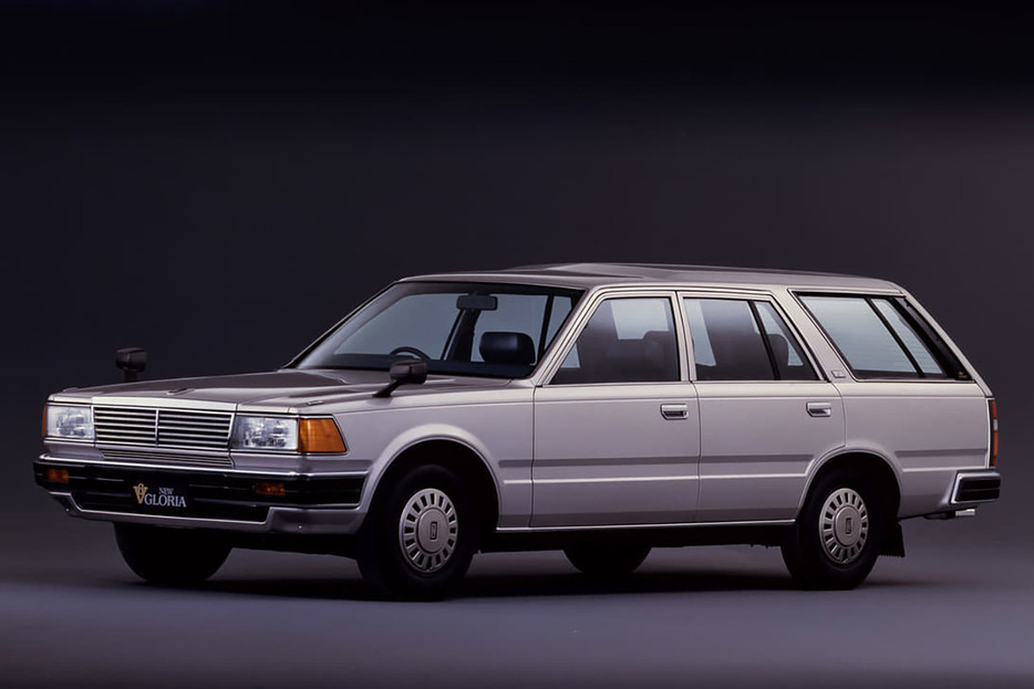 1983～1999年まで生産された日産セドリック／グロリアのワゴン／バンは、現代では見られないベンチシートとコラムシフトを採用しており旧車として人気のある車種のひとつでもある。