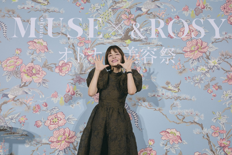 『otona MUSE』×美容誌『＆ROSY』合同オープンイベント「オトナの美容祭」（宝島社）クロージングステージに登壇した梨花