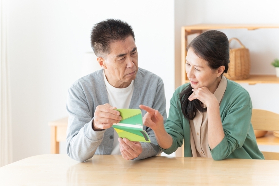 高校生の子どもが1人います。10月から「児童手当」が振り込まれるはずですが、まだもらえません。「支給年齢」が引き上げられたのではないのですか？