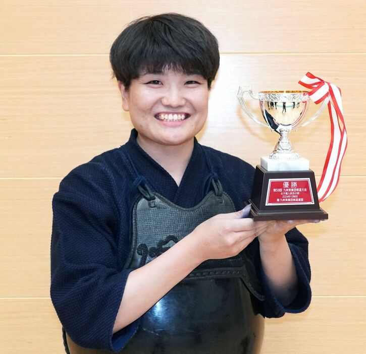 女子個人で初優勝した伊藤まりの（撮影・山崎清文）